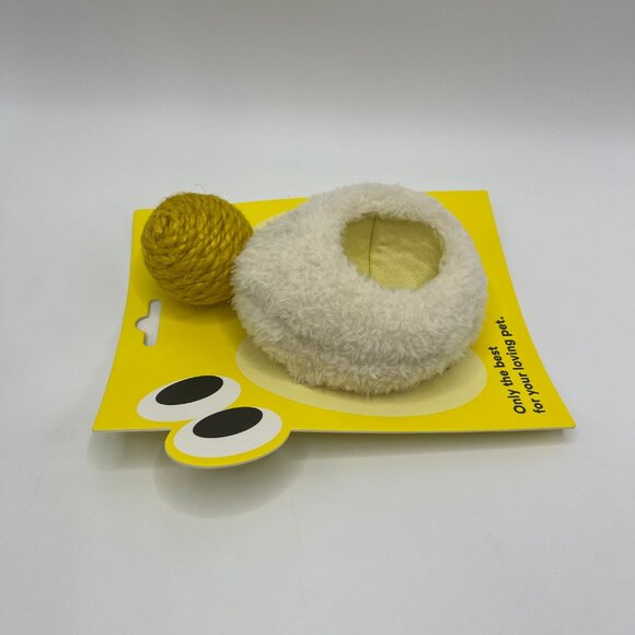 Zeze Boiled Egg Catnip Sisal Ball Cat Toy - Picture 3 of 7